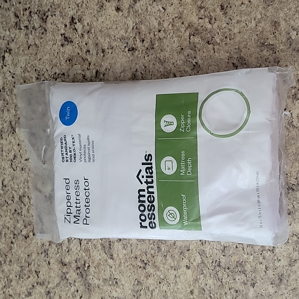 Room essentials zippered mattress protector